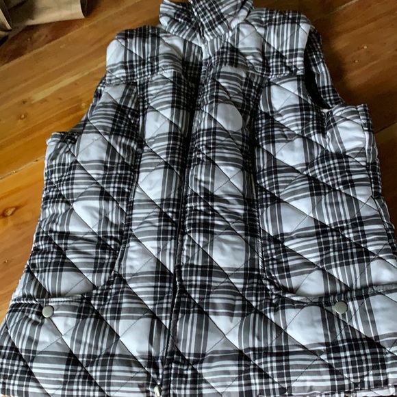 Jackets & Blazers - Size large puffy vest